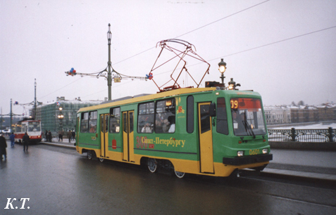 Вагон ЛМ-99КЭ № 0601 на открытие трамвайного движения <br> по Троицкому мосту (Санкт-Петербург)